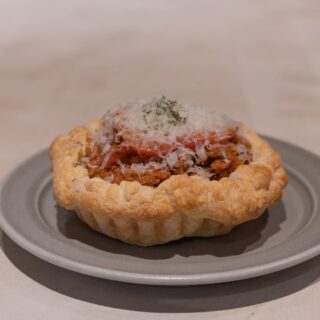 ミートパイ🥧 おはようございます！ 本日も11:00-22:3…